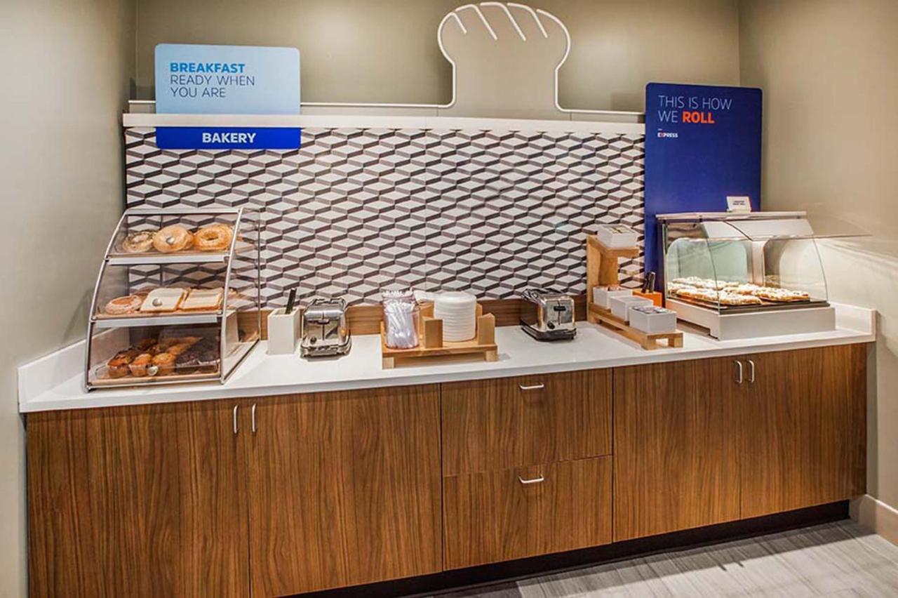 Holiday Inn Express Hotel & Suites Pensacola-West Navy Base By Ihg Beach Haven Ngoại thất bức ảnh
